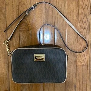 Michael Kors JetSet Crossbody